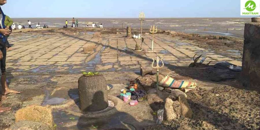 Nishkalank Mahadev Temple: A Shiva temple that disappears by itself 3 Nishkalank-Mahadev-Temple